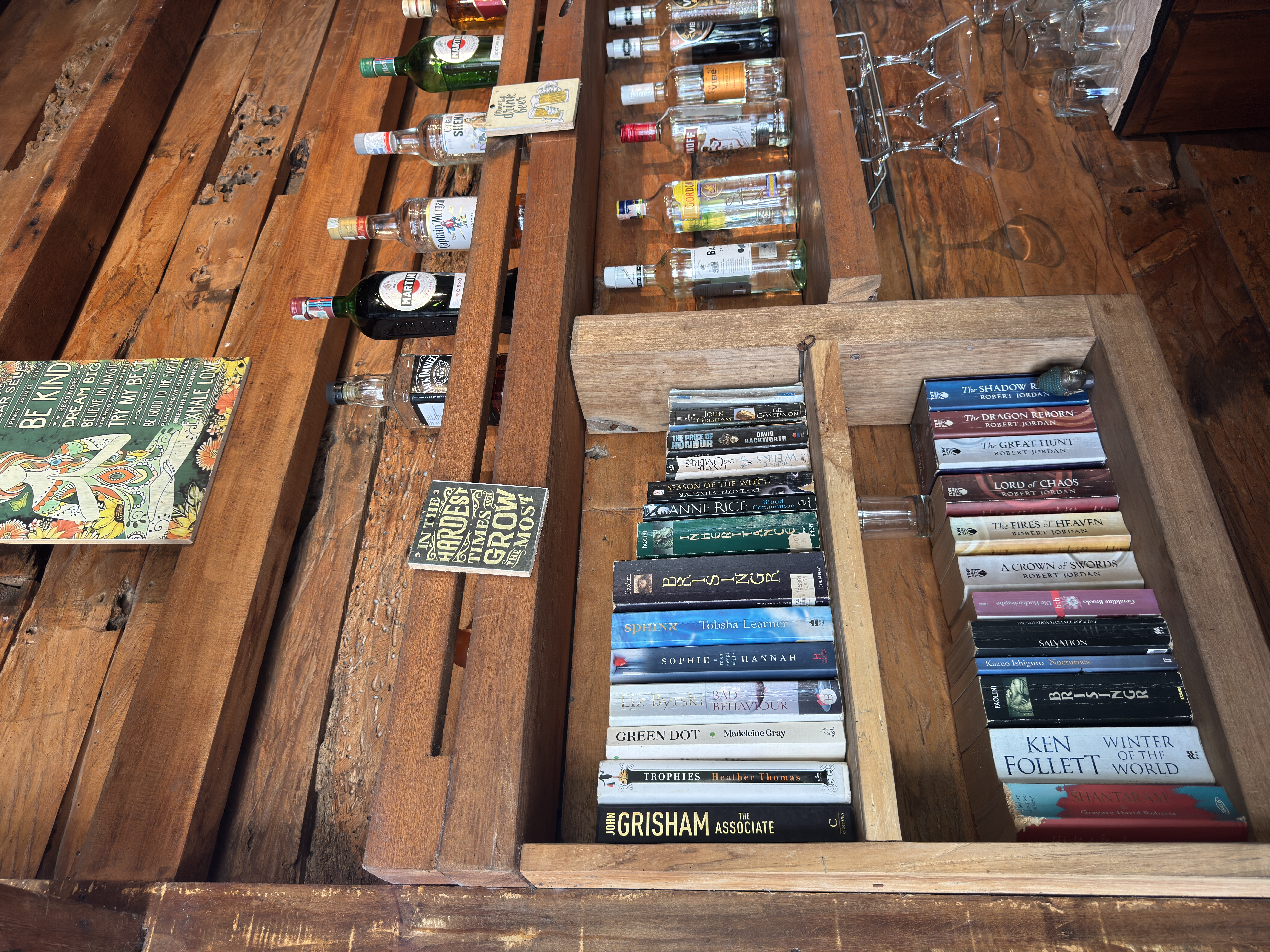 bar and books